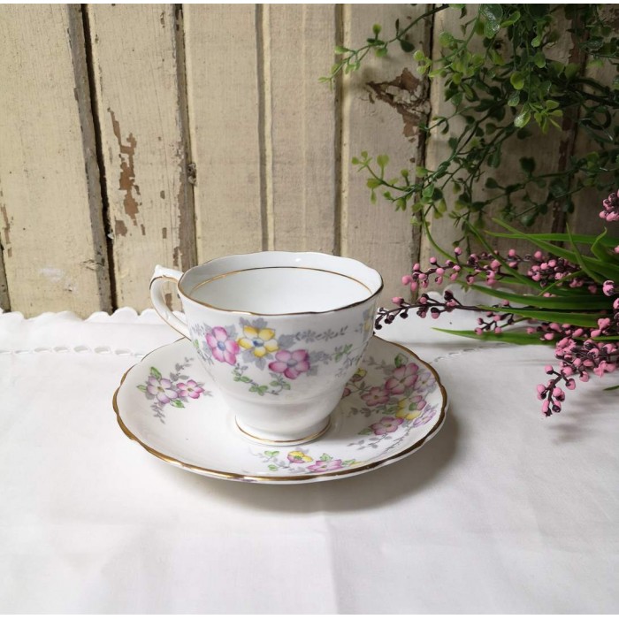 Trio tasses à thé vintage bleues en porcelaine anglaise - Ressourcerie  Histoires Sans Fin